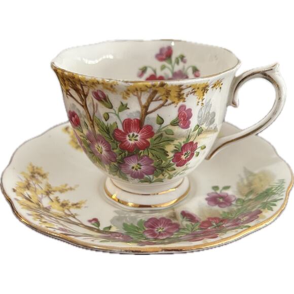 Vintage Royal Albert Tea Cup & Saucer Wild Geranium Bone China - Picture 1 of 7